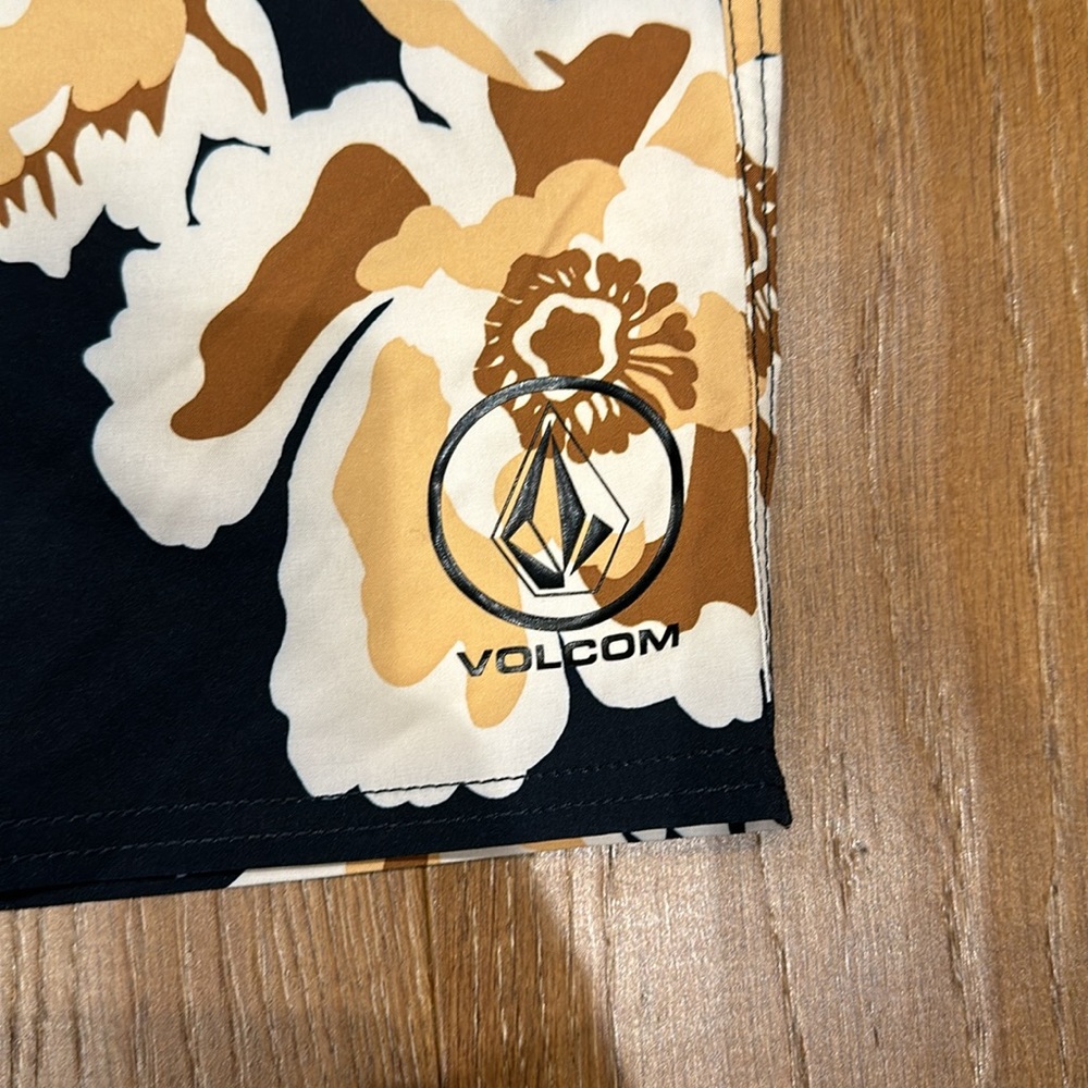 Volcom Swim Shorts - Picture 6 of 6
